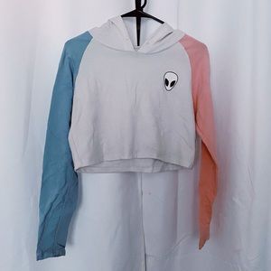 SHEIN alíen symbol crop hoodie